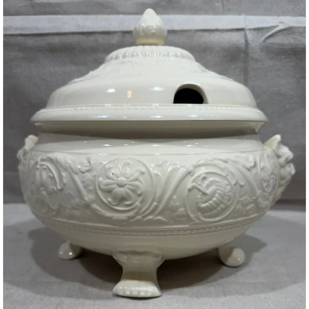 Wedgwood Patrician Creamware Soup Tureen with Lid Vintage 1949 England Lion Head